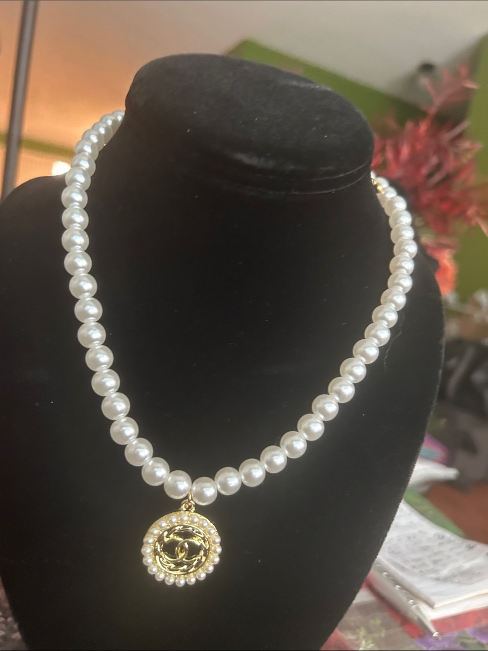 Gold and White Pearl Pendant Necklace - Picture 2 of 3